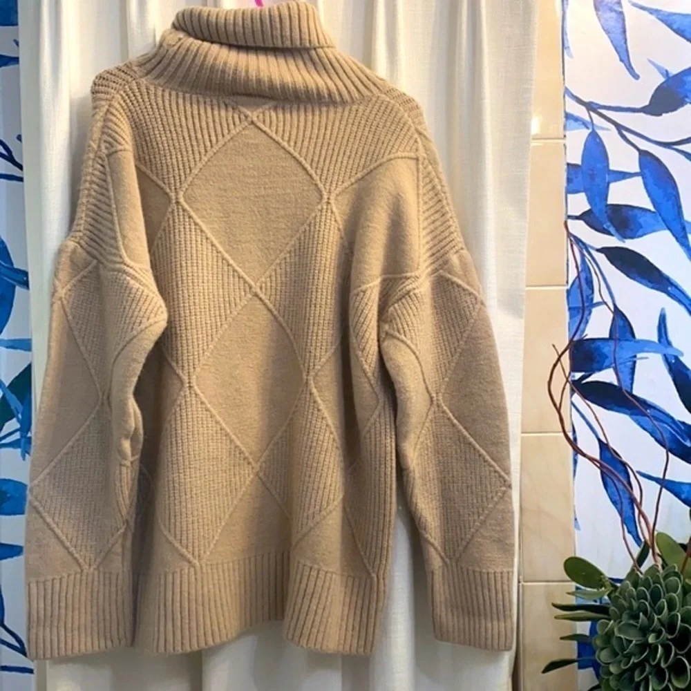 Women’s Main Strip Heavy Turtle Neck Sweater Size Medium